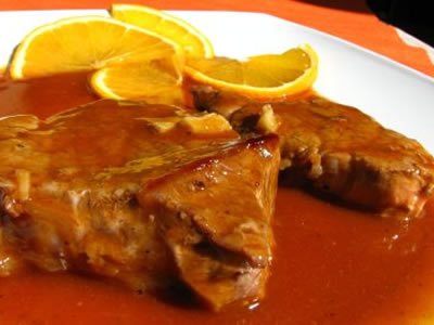 Bifes de vitela com molho de laranja