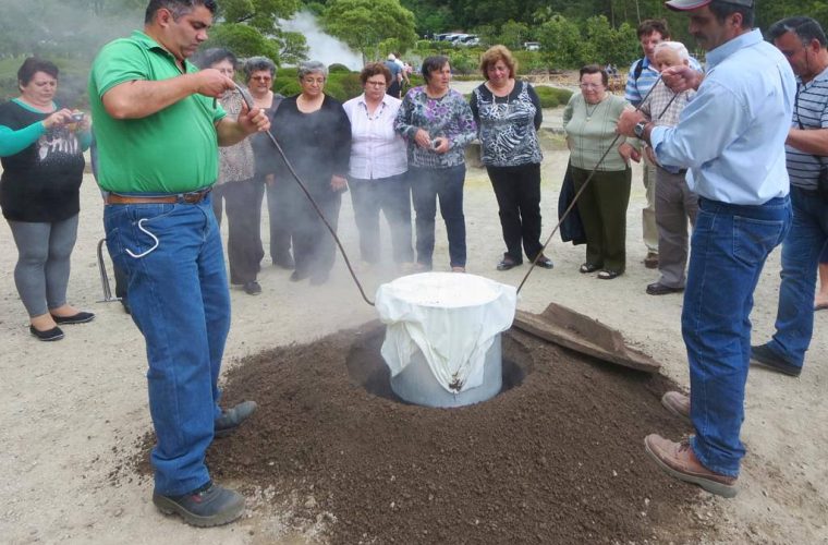 Cozido das Furnas, prato tradicional da ilha de São Miguel nos Açores